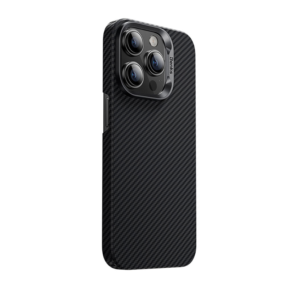 Apple iPhone 15 Pro Max Kılıf Magsafe Özellikli Karbon Fiber Benks Essential ArmorAir 600D Kevlar Kapak Siyah