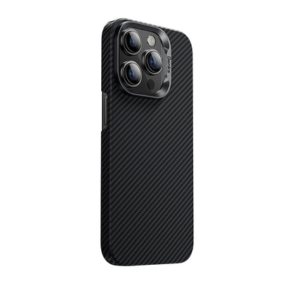 Apple iPhone 15 Pro Max Kılıf Magsafe Özellikli Karbon Fiber Benks Essential ArmorAir 600D Kevlar Kapak Siyah