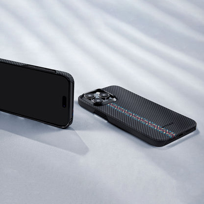 iPhone 15 Pro Max Kılıf M-safe Şarj Özellikli 600D Aramid Fiber Pitaka Tactile Woven Orchestra Serisi Rhapsody Kılıf