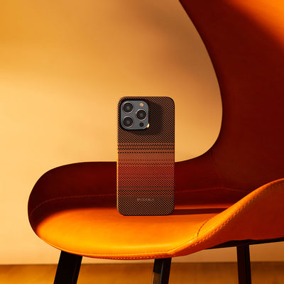 Apple iPhone 15 Pro Max Kılıf Magsafe Şarj Özellikli Aramid Fiber Pitaka Tactile Woven Sunset-Moonrise Serisi Sunset Kapak Kahverengi
