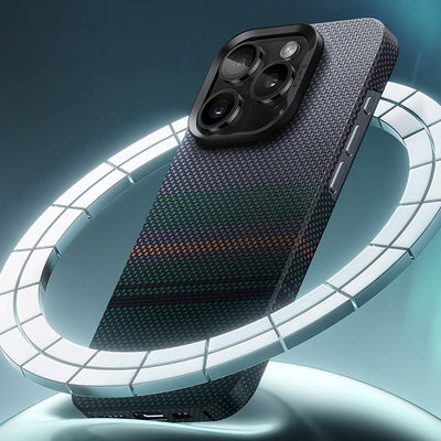 Apple iPhone 15 Pro Max Kılıf Magsafe Şarj Özellikli Karbon Fiber Tasarımlı Benks Aurora ArmorAir Kevlar Kapak Siyah