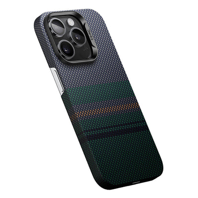 Apple iPhone 15 Pro Max Kılıf Magsafe Şarj Özellikli Karbon Fiber Tasarımlı Benks Aurora ArmorAir Kevlar Kapak Siyah