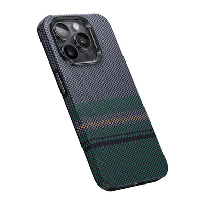 Apple iPhone 15 Pro Max Kılıf Magsafe Şarj Özellikli Karbon Fiber Tasarımlı Benks Aurora ArmorPro Kevlar Kapak Siyah