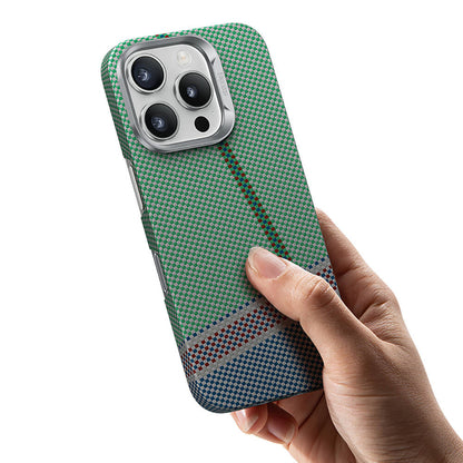 iPhone 15 Pro Max Kılıf M-safe Şarj Özellikli Karbon Fiber Tasarımlı Benks Passion Green ArmorAir Kevlar Kılıf