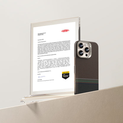 iPhone 15 Pro Max Kılıf M-safe Şarj Özellikli Karbon Fiber Tasarımlı Benks Prestige ArmorAir Kevlar Kılıf