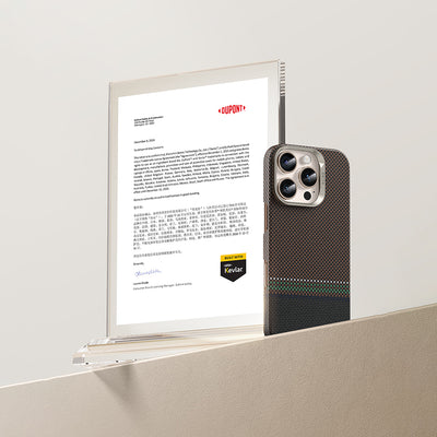 Apple iPhone 15 Pro Max Kılıf M-safe Şarj Özellikli Karbon Fiber Tasarımlı Benks Prestige ArmorAir Kevlar Kapak Gold