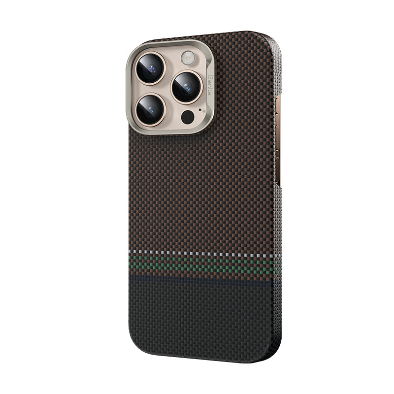 Apple iPhone 15 Pro Max Kılıf M-safe Şarj Özellikli Karbon Fiber Tasarımlı Benks Prestige ArmorAir Kevlar Kapak Gold