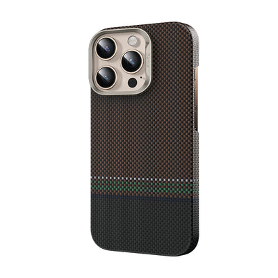 Apple iPhone 15 Pro Max Kılıf M-safe Şarj Özellikli Karbon Fiber Tasarımlı Benks Prestige ArmorAir Kevlar Kapak Gold