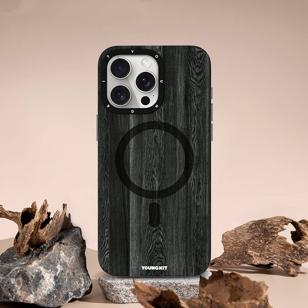 Apple iPhone 15 Pro Max Kılıf Magsafe Şarj Özellikli Sararmaya Dayanıklı Youngkit Wood Forest Serisi Kapak Siyah