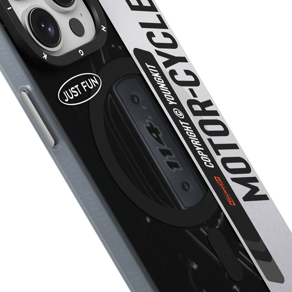 Apple iPhone 15 Pro Max Kılıf Magsafe Şarj Özellikli Youngkit Motorcycle Legend Serisi Kapak Siyah