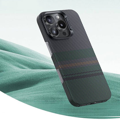 iPhone 16 Kılıf M-safe Şarj Özellikli Karbon Fiber Tasarımlı Benks Aurora ArmorAir Kevlar Kılıf