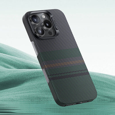 Apple iPhone 16 Plus Kılıf Magsafe Şarj Özellikli Karbon Fiber Tasarımlı Benks Aurora ArmorAir Kevlar Kapak Siyah
