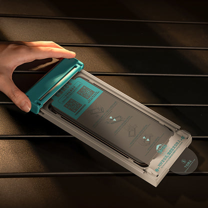 iPhone 16 Pro Benks Glass Warrior 2.0 EZFita Privacy Hayalet Cam Ekran Koruyucu + Kolay Uygulama Aparatı