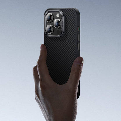 iPhone 16 Pro Kılıf Karbon Fiber M-safe Şarj Özellikli Benks Hybrid ArmorPro 600D Kevlar Kılıf