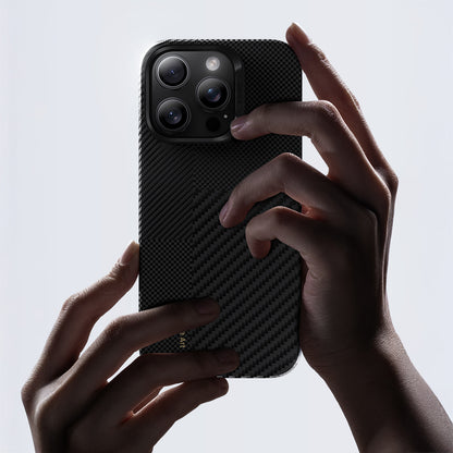 iPhone 16 Pro Kılıf M-safe Şarj Özellikli Karbon Fiber Metal Kamera Çerçeveli Benks Montage ArmorAir Kevlar Kılıf