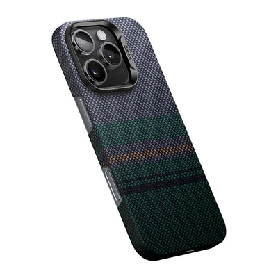 Apple iPhone 16 Pro Kılıf Magsafe Şarj Özellikli Karbon Fiber Tasarımlı Benks Aurora ArmorAir Kevlar Kapak Siyah