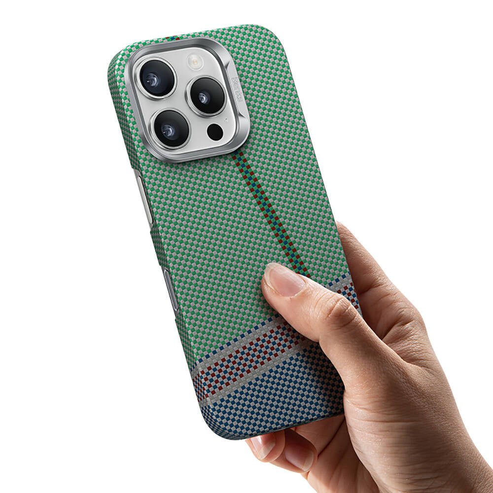 Apple iPhone 16 Pro Kılıf Magsafe Şarj Özellikli Karbon Fiber Tasarımlı Benks Passion Green ArmorAir Kevlar Kapak Yeşil