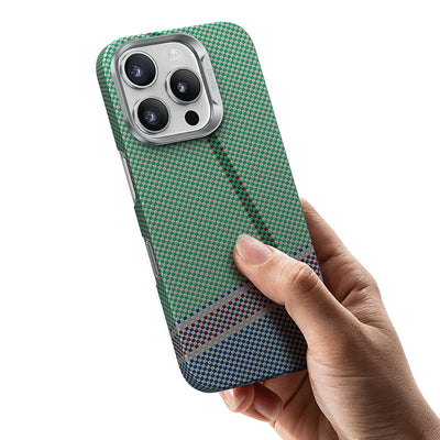 Apple iPhone 16 Pro Kılıf Magsafe Şarj Özellikli Karbon Fiber Tasarımlı Benks Passion Green ArmorAir Kevlar Kapak Yeşil