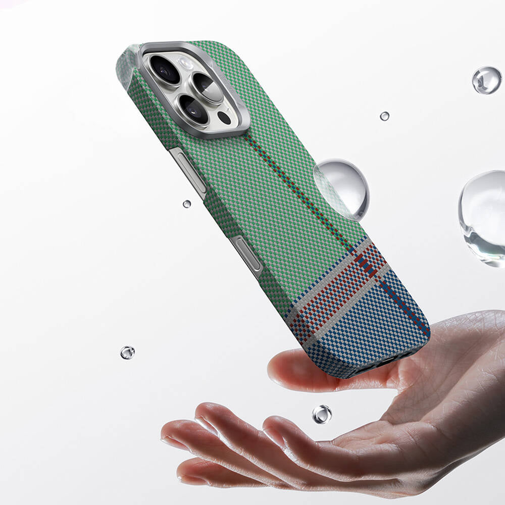 iPhone 16 Pro Kılıf M-safe Şarj Özellikli Karbon Fiber Tasarımlı Benks Passion Green ArmorAir Kevlar Kılıf