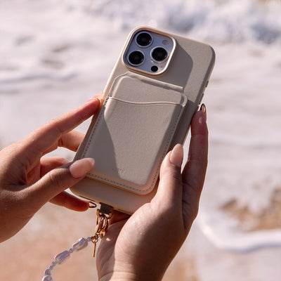 Apple iPhone 16 Pro Kılıf Magsafe Şarj Özellikli Soft Arka Yüzey Askı İpli Coehl Muse Kapak Krem