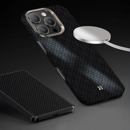 iPhone 16 Pro Max Kılıf M-Safe Şarj Özellikli Benks ArmorAir ArmorGrid Serisi Kevlar Kılıf