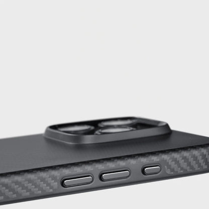 iPhone 16 Pro Max Kılıf M-safe Şarj Özellikli Aramid Fiber Pitaka Military-Grade Classic Serisi Black-Grey Twill Kılıf