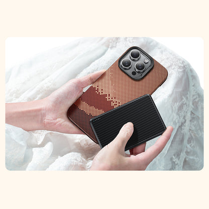 iPhone 16 Pro Max Kılıf M-safe Şarj Özellikli Benks GoldenTide ArmorAir 600D Kevlar Kılıf