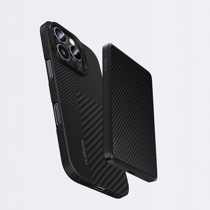 iPhone 16 Pro Max Kılıf Magsafe Şarj Özellikli Karbon Fiber Benks Yeni Seri Montage ArmorAir Kevlar Kılıf