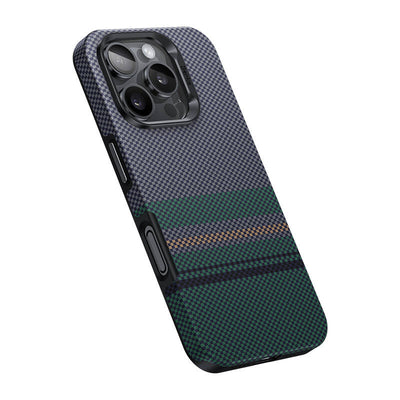 Apple iPhone 16 Pro Max Kılıf Magsafe Şarj Özellikli Karbon Fiber Tasarımlı Benks Aurora ArmorPro Kevlar Kapak Siyah