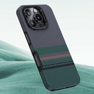Apple iPhone 16 Pro Max Kılıf Magsafe Şarj Özellikli Karbon Fiber Tasarımlı Benks Aurora ArmorPro Kevlar Kapak Siyah