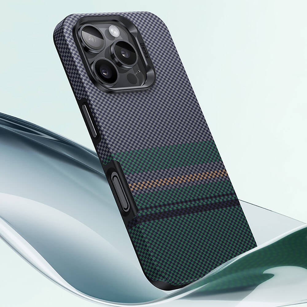 Apple iPhone 16 Pro Max Kılıf Magsafe Şarj Özellikli Karbon Fiber Tasarımlı Benks Aurora ArmorPro Kevlar Kapak Siyah