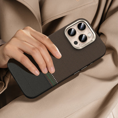 iPhone 16 Pro Max Kılıf M-safe Şarj Özellikli Karbon Fiber Tasarımlı Benks Prestige ArmorPro Kevlar Kılıf