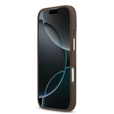 Apple iPhone 17 Kılıf Guess Orjinal Lisanslı M-safe Şarj Özellikli 4G Desenli PU Metal Plaka Klasik Logolu Kapak Kahverengi