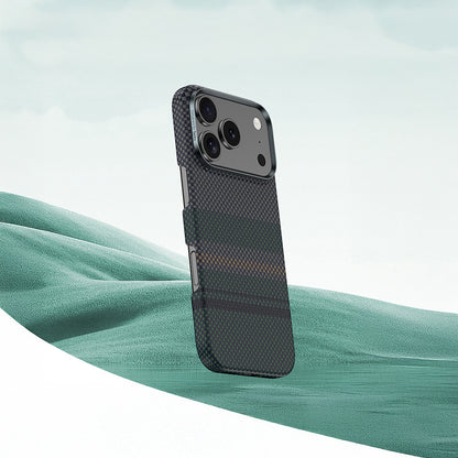 iPhone 17 Kılıf M-safe Şarj Özellikli Karbon Fiber Tasarımlı Benks Aurora ArmorAir Kevlar Kılıf