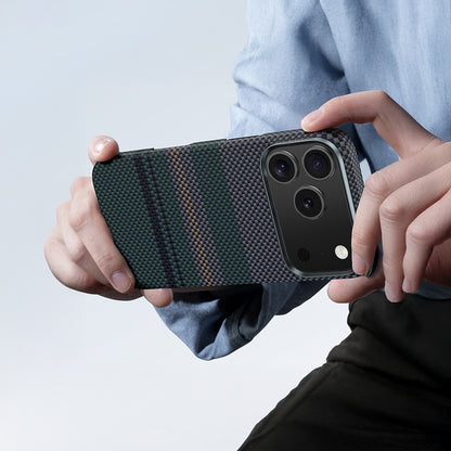 iPhone 17 Kılıf M-safe Şarj Özellikli Karbon Fiber Tasarımlı Benks Aurora ArmorAir Kevlar Kılıf