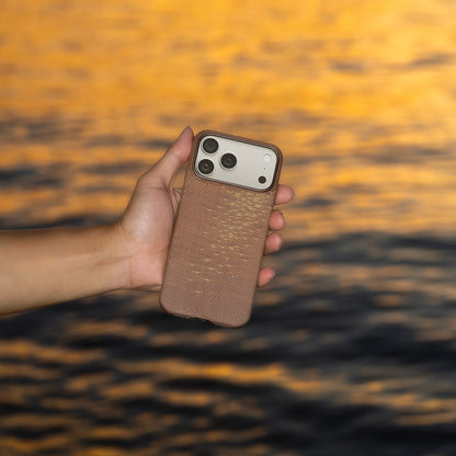 iPhone 17 Pro Kılıf M-safe Şarj Özellikli Aramid Fiber Pitaka Glints of Gold Ultra Slim Serisi Kılıf