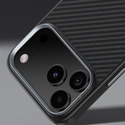 iPhone 17 Pro Max Kılıf Karbon Fiber M-safe Şarj Özellikli Benks Hybrid ArmorPro 600D Kevlar Kılıf