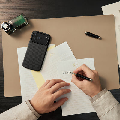 Apple iPhone 17 Pro Max Kılıf M-safe Şarj Özellikli 1500D Aramid Fiber Pitaka Military-Grade Classic Serisi Black-Grey Twill Kapak Siyah-Gri