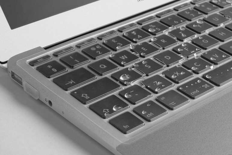 Macbook Pro 14.2 2023 A2779 Zore Klavye Koruyucu Şeffaf Silikon Ped