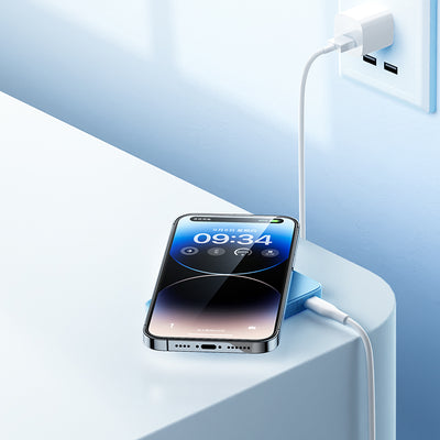 Benks MP07 Magsafe Magnetik İnce Tasarımlı Powerbank 10000mAh iPhone 12-13-14 Serisi Beyaz