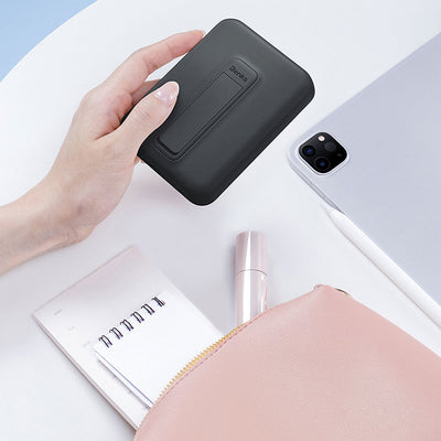 Benks MP09 Magsafe Magnetik Standlı İnce Tasarımlı Powerbank 6000mAh Mavi