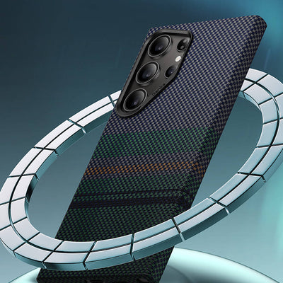 Galaxy S24 Ultra Kılıf Magsafe Şarj Özellikli Karbon Fiber Tasarımlı Benks Aurora ArmorAir Kevlar Kapak Siyah
