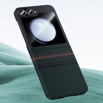 Galaxy Z Flip 6 Kılıf Karbon Fiber Tasarımlı Benks Aurora ArmorAir Kevlar Kılıf