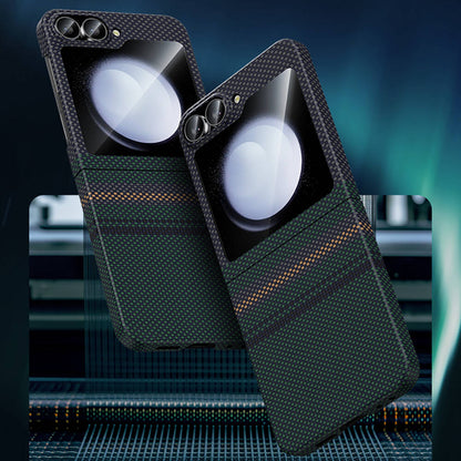 Galaxy Z Flip 6 Kılıf Karbon Fiber Tasarımlı Benks Aurora ArmorAir Kevlar Kılıf