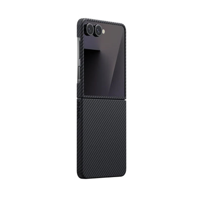 Galaxy Z Flip 7 Kılıf M-safe Şarj Özellikli 600D Aramid Fiber Pitaka Ultra-Slim Classic Serisi Black-Grey Twill Kılıf