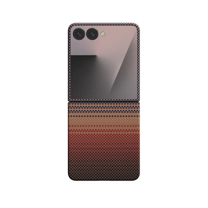 Galaxy Z Flip 7 Kılıf M-safe Şarj Özellikli Aramid Fiber Pitaka Tactile Woven Sunset-Moonrise Serisi Kılıf