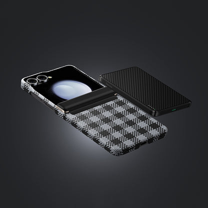 Galaxy Z Flip 7 Kılıf M-safe Şarj Özellikli Ekose Tasarımlı Benks ArmorAir ArmorVichy Kevlar Kılıf