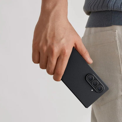 Galaxy Z Fold 7 Kılıf M-safe Şarj Özellikli 600D Aramid Fiber Pitaka Ultra-Slim Classic Serisi Black-Grey Twill Kılıf