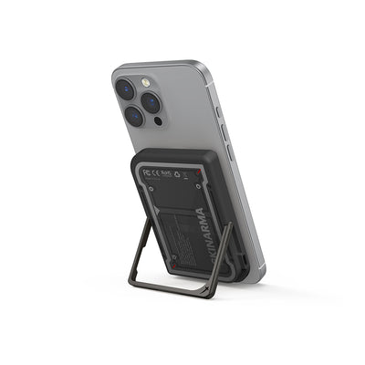 Skinarma Nexus Mecha Kablosuz ve PD Hızlı Şarj Özellikli Metal Standlı Taşınabilir Powerbank 20W 5000mAh Siyah